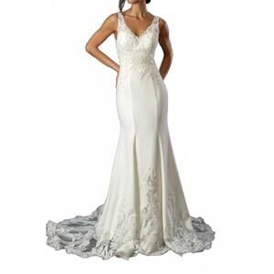 NEW STELLA COUTURE elegant lace v-neck mermaid wedding dress in off white